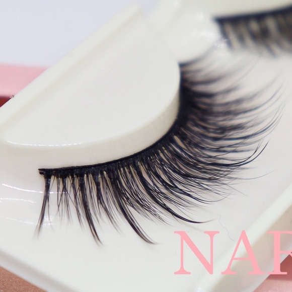 NWT-"Dramatic" 3D Faux Lashes- 1 for $7 / 5 for $25 - Picture 3 of 3